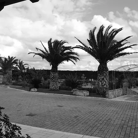 吉亚拉中继酒店